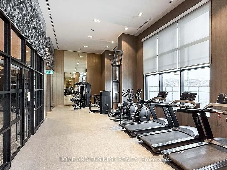 395 Dundas St W #816 — Photo 22