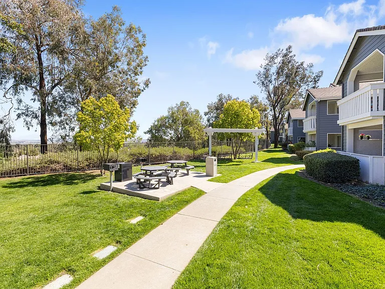 Village Oaks — Photo 32