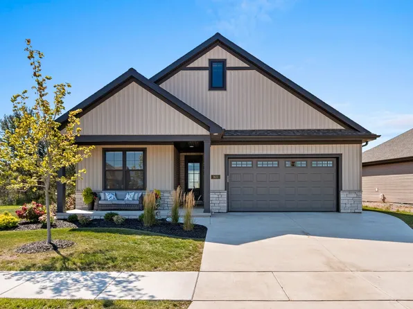 1611 N Honeysuckle Cir, De Pere, WI 54115