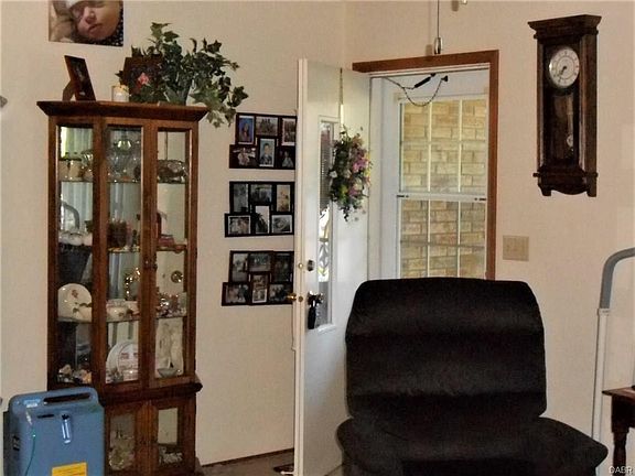 3rd image of 114 Eastwood Dr