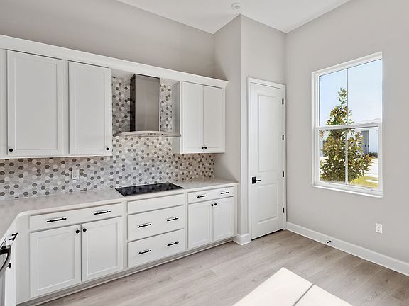 5th image of 848 Liliana Dr