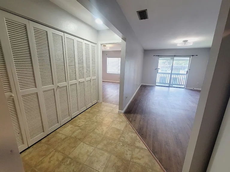 2325 W Pensacola St #213 — Photo 4