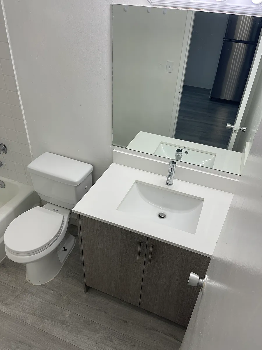 Building Photo - 801 Brickell Bay Dr #463