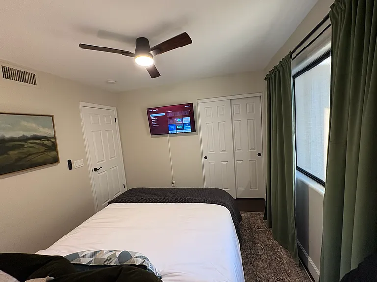 Smart TV, New Queen Bed w/drawers
