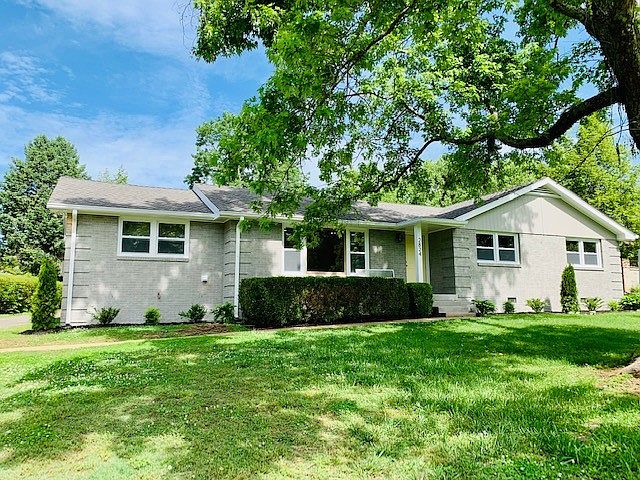 1st image of 2824 Glenoaks Dr