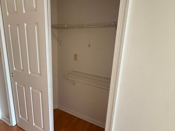 4th image of 727 Waterford Dr