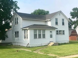 406 Railroad St, Parkersburg, IA 50665