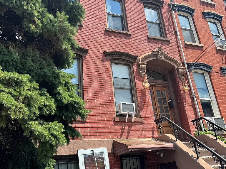 562 1/2 Jersey Ave #1 — Photo 2