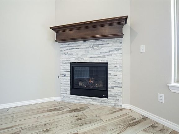 2nd image of 4325 Palmetto Trl