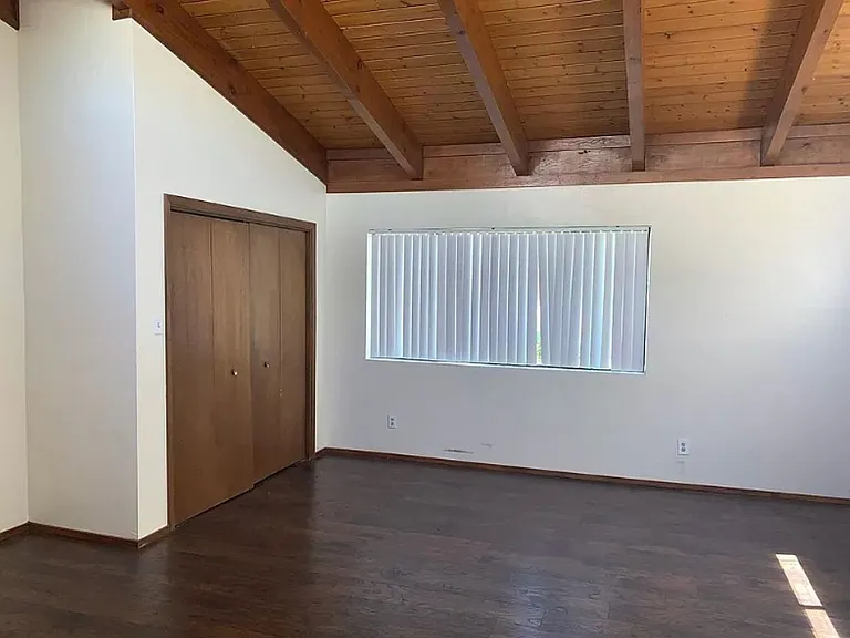 2332 Hoffman Dr NE — Photo 6