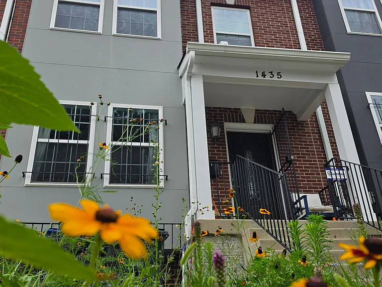 1435 Howard Rd SE — Photo 1