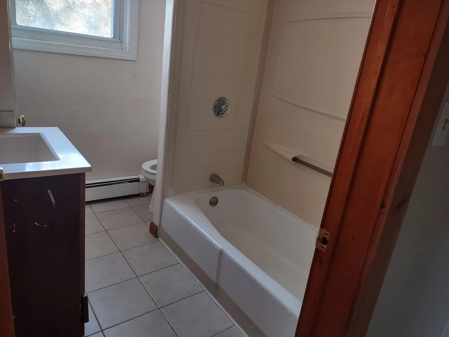 3 bed, 1.5 bath, 1200 sqft, $2,100 — Photo 4