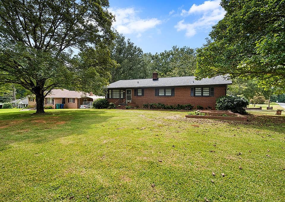 1st image of 427 Beechwood Cir