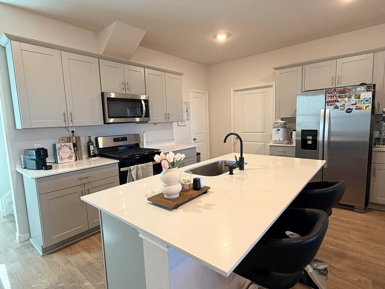 3 bed, 2.5 bath, 1852 sqft, $2,050 — Photo 4
