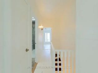 40 Allen Ave #1A, Toronto, ON M4M 1T4