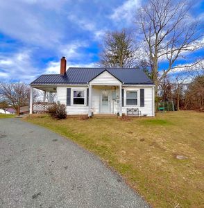 929 S Main St, Hillsville, VA, 24343