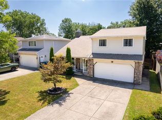 100 Sunset Ct, Amherst, NY 14228