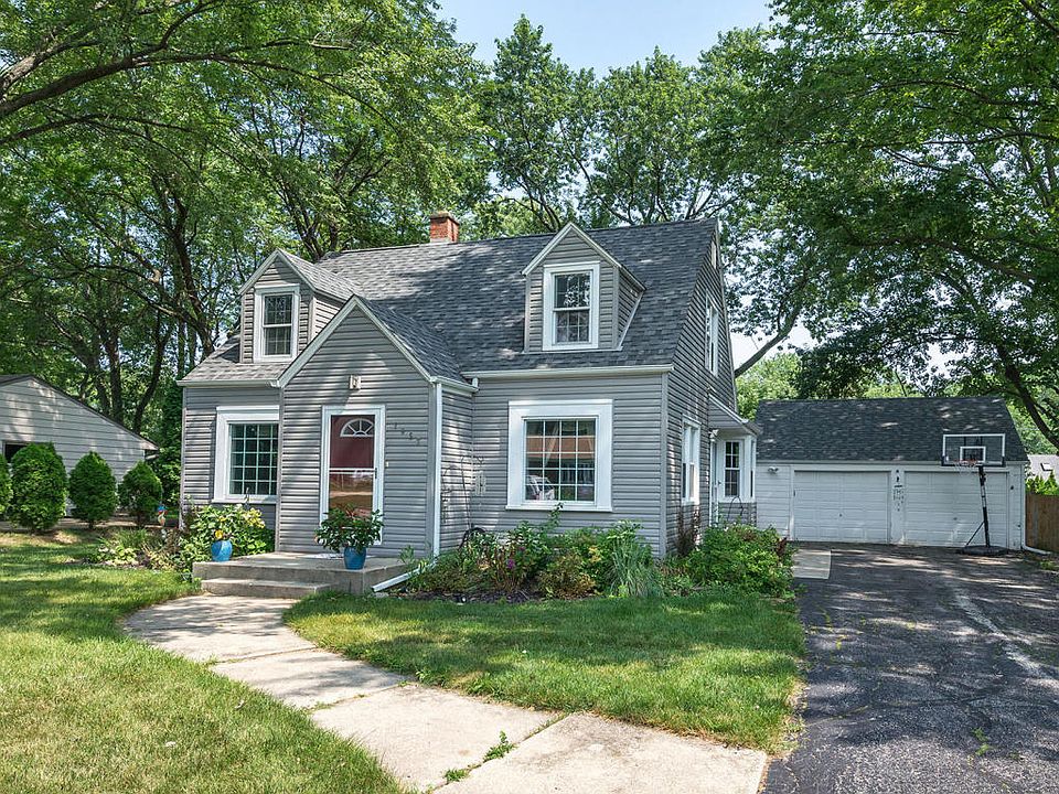 1st image of 1952 N 119th St