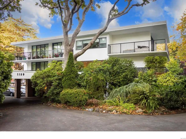 1159 Beach Dr #402, Oak Bay, BC V8S 2N2