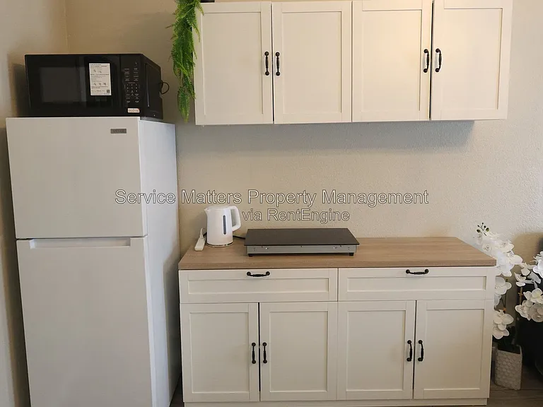 8184 Excelsior Dr — Photo 4