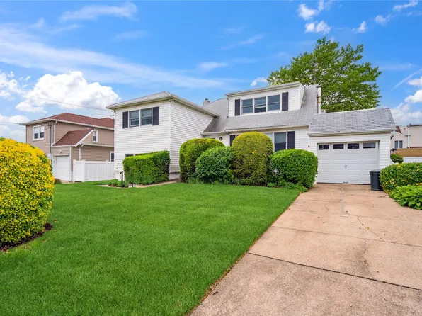 227 Lincoln Avenue, Island Park, NY 11558