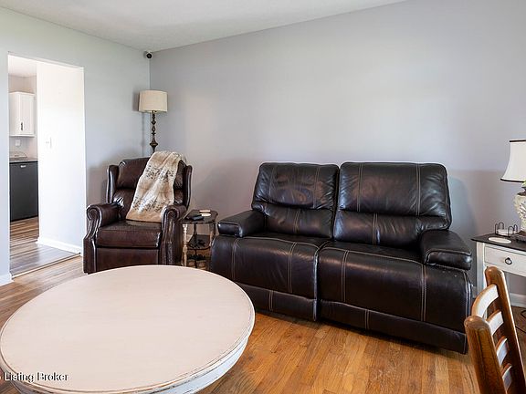 5th image of 469 Ardmore Ln