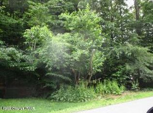 263 Country Place Dr, Tobyhanna, PA