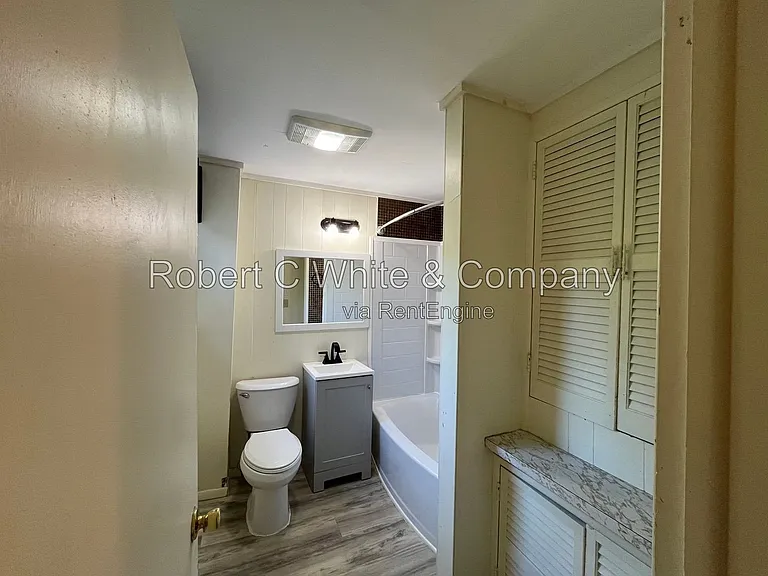 345 W Thames St #2 — Photo 5