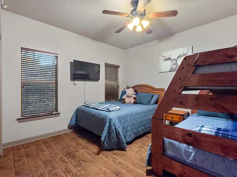 785 Lake Frst — Photo 31