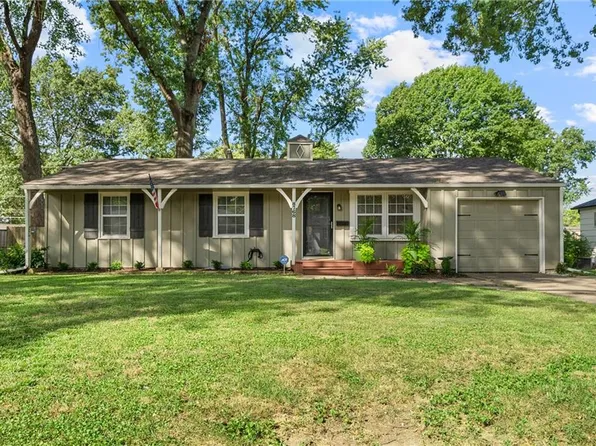 8768 Larsen St, Overland Park, KS 66214