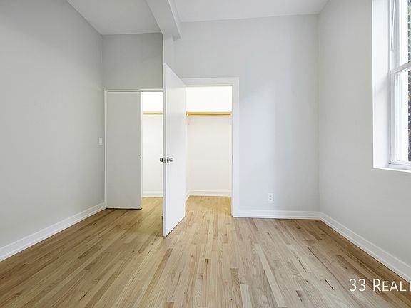 5th image of 1437 W Superior St APT 1R
