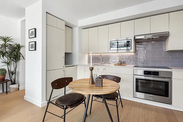 驚きの値段での商品をすべて 1790 Third StreetEasy | Manhattan Harlem, East in #702 Avenue トップス