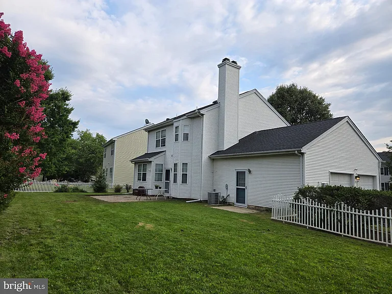 412 Denow Rd — Photo 2