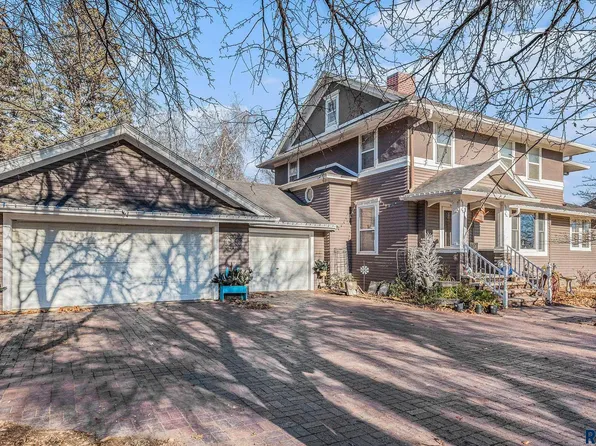 116 NW 4th St, Madison, SD 57042