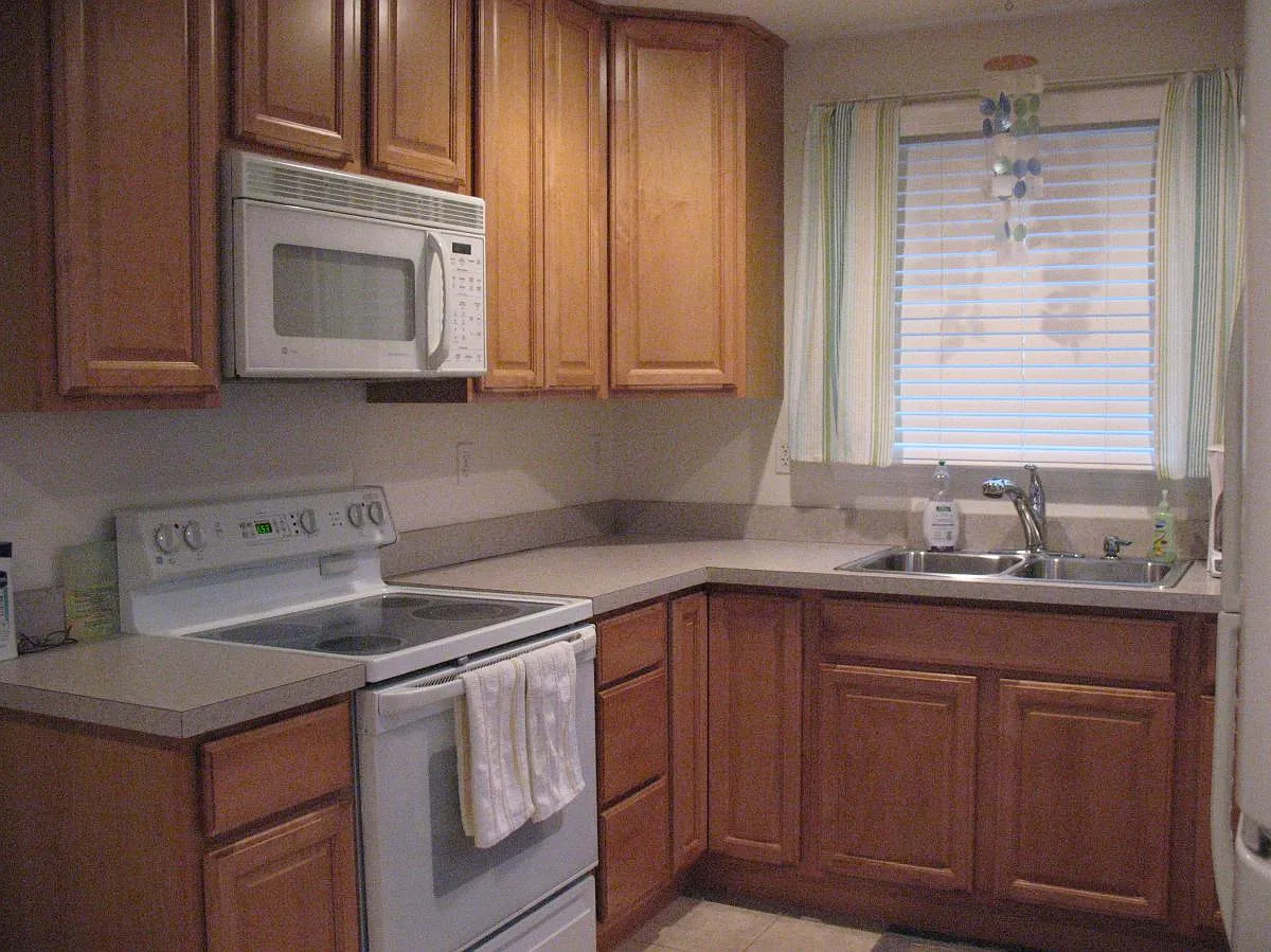 3 bed, 1000 sqft, $2,500 — Photo 3