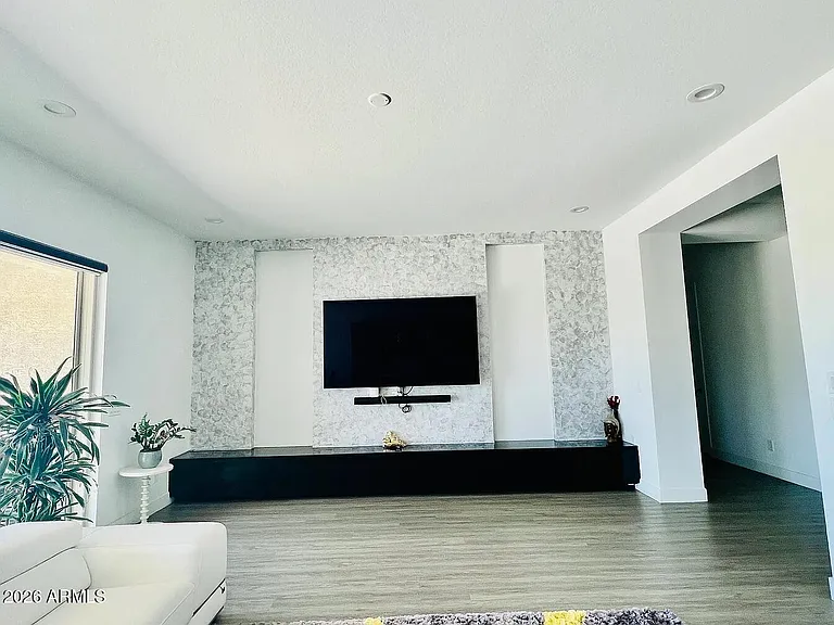 8513 W Rancho Dr — Photo 5