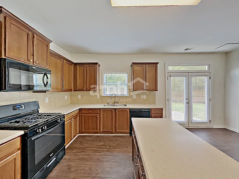 228 Oakland Way — Photo 5