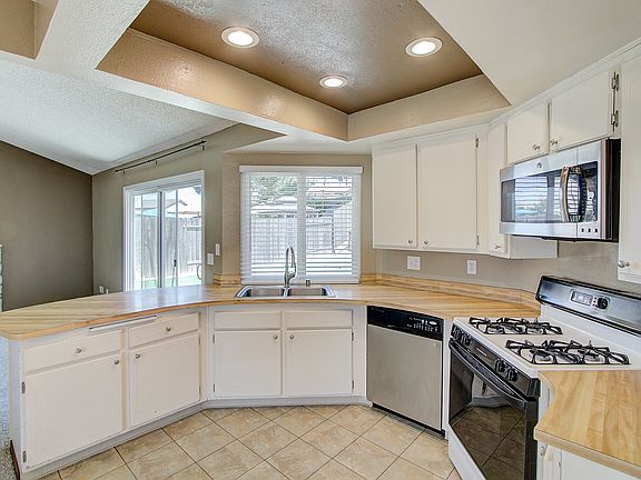 2nd image of 8040 Mesa Oak Way