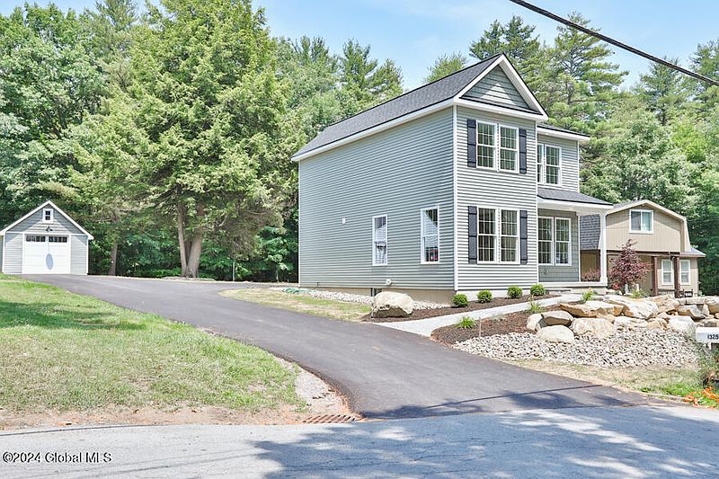 2nd image of 1325 Ridge Rd. Road