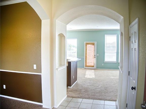 3rd image of 529 Lone Oak