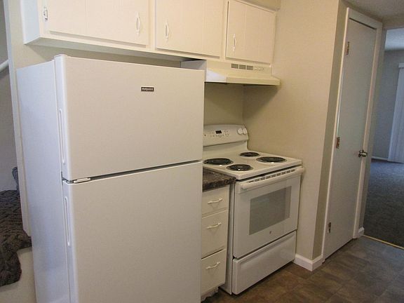4th image of 213 SE Claremont St APT D