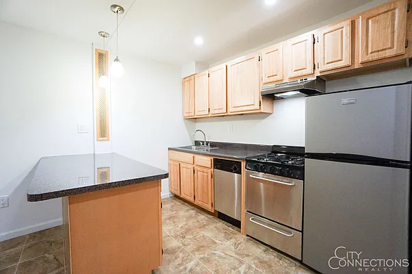 Rented by City Connections Realty | media 18