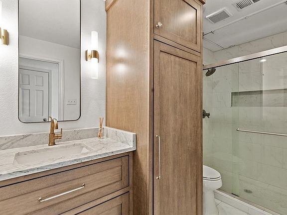 4th image of 4413 Bellaire Dr S #209S