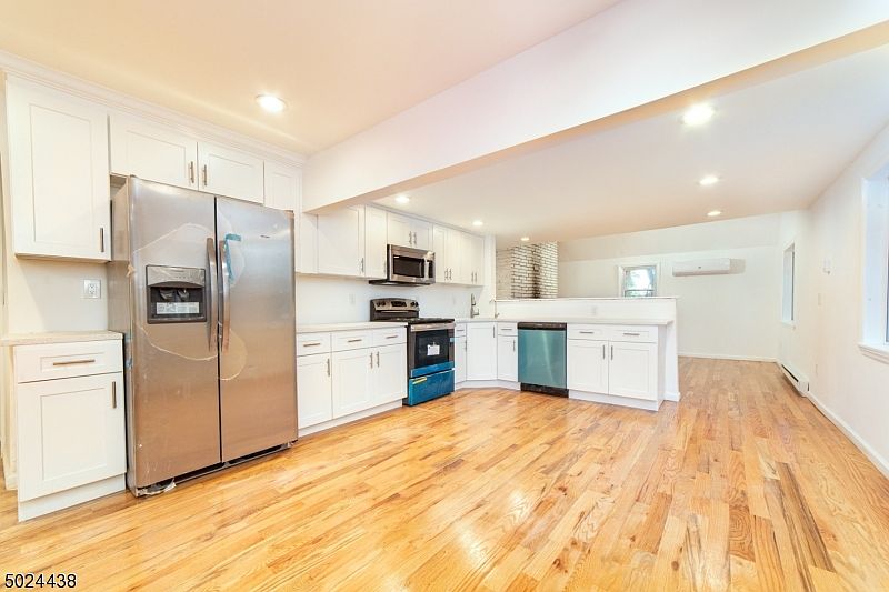 1st image of 20 Orchard Dr