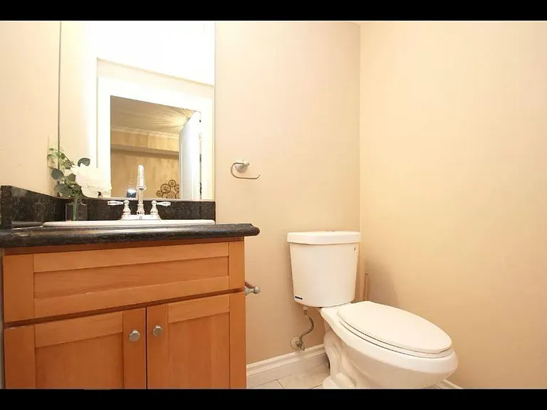 2307 Mira Vista Ave #108 — Photo 3