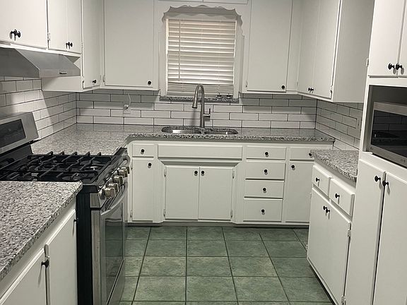 3rd image of 4413 NW 17th St