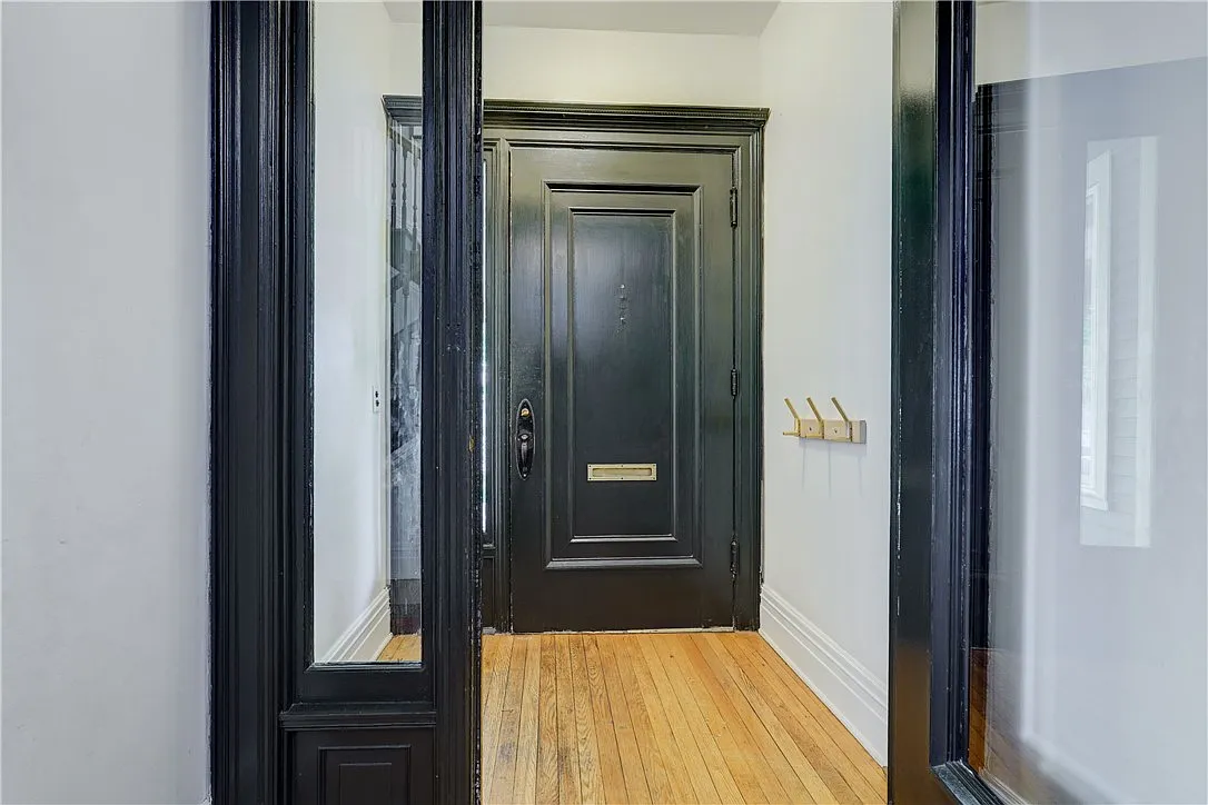 4 bed, 2.5 bath, 3889 sqft, $3,300 — Photo 4