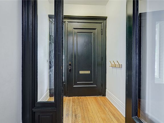 4th image of 18 Sibley Pl