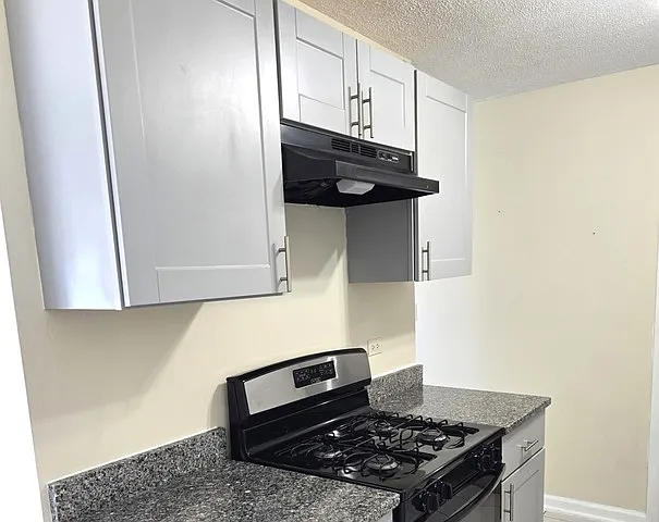 1751 Queensbury Cir — Photo 10