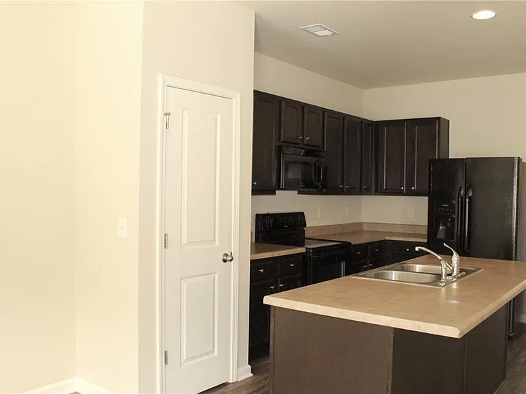 3335 Blue Springs Walk NW — Photo 7